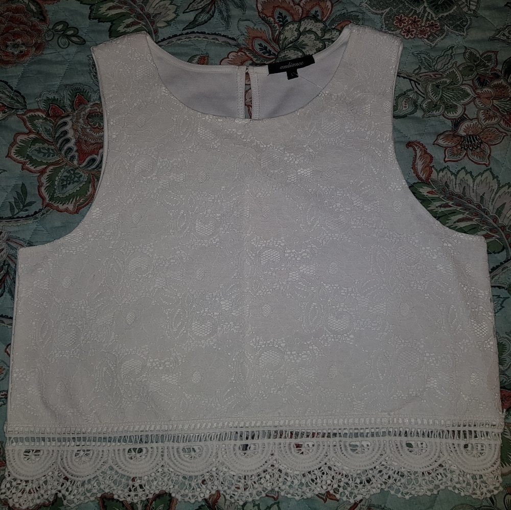 Crop sleeveless shirt